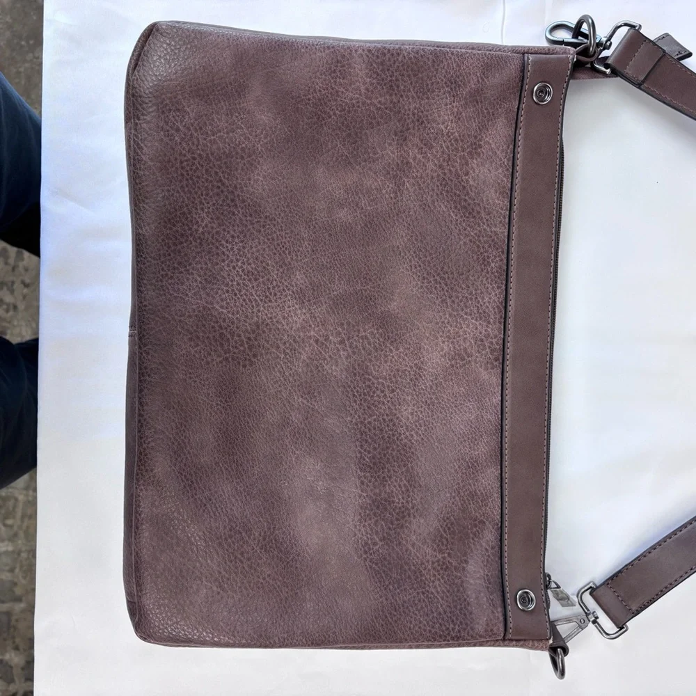 Simply Noelle Brown Messenger Bag with Adjustable Strap. Like New.